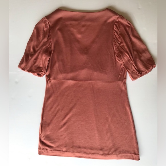 Banana Republic NWT Women’s Small (S) Peach Empire Waist V-Neck Top - Picture 2 of 5